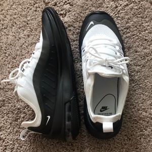 Brand new, never worn Nike Air Max Axis size 6